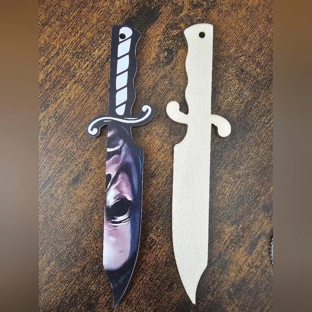 Horror-Themed Wooden Knife Car Accessory - Picture 2 of 9